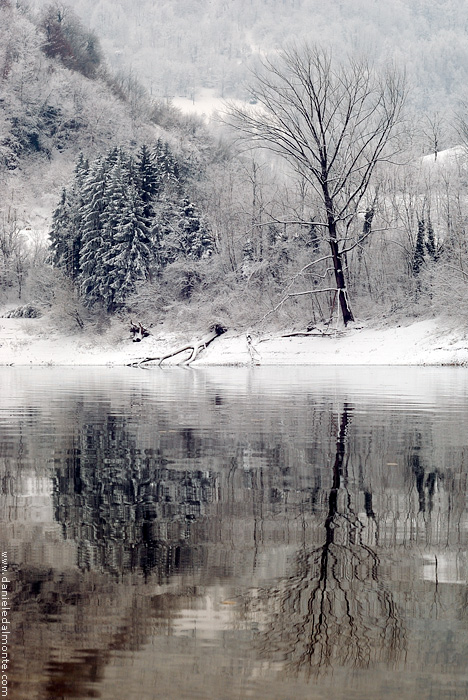 Lago innevato