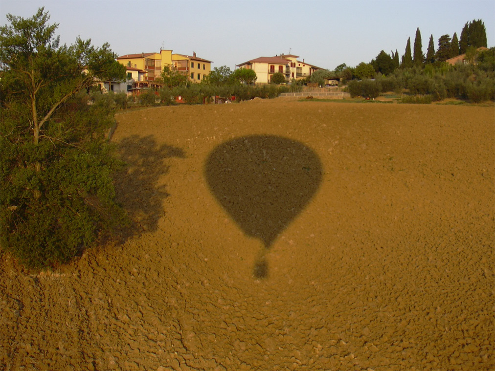 Un ombra sulle colline