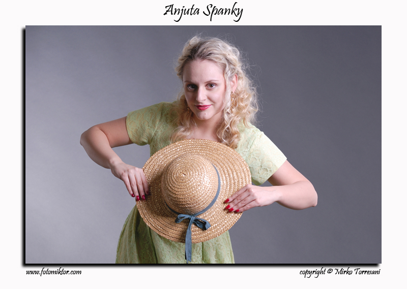 Anjuta Spank 03