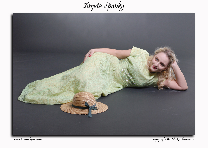 Anjuta Spank 04
