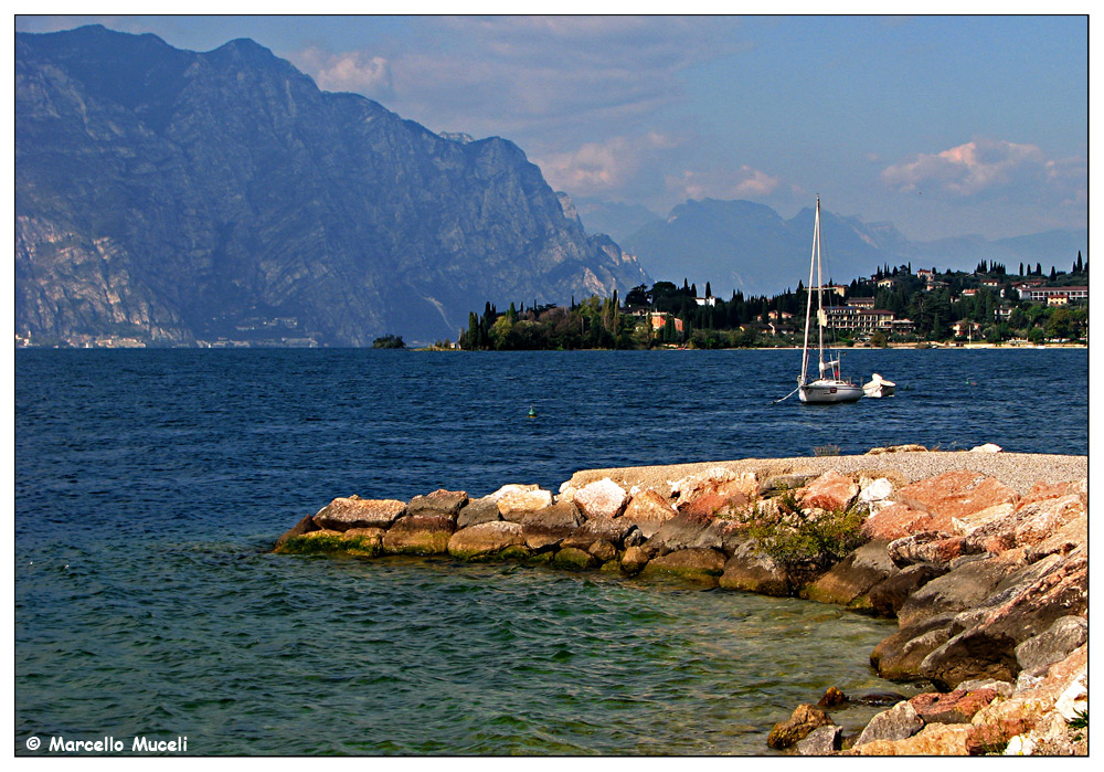 In riva al lago