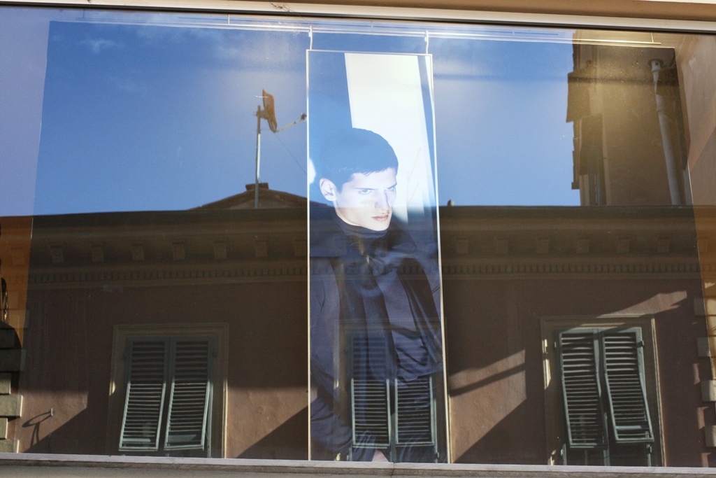 Il riflesso in una vetrina