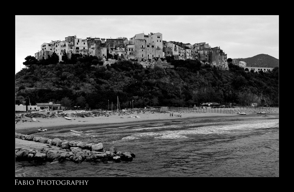 Sperlonga B&W 1