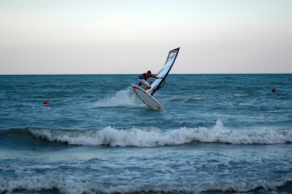 windsurf