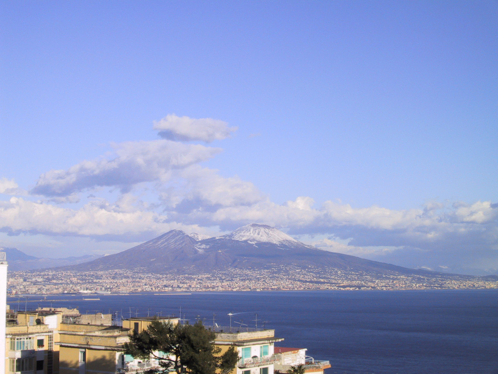 vesuvio con neve