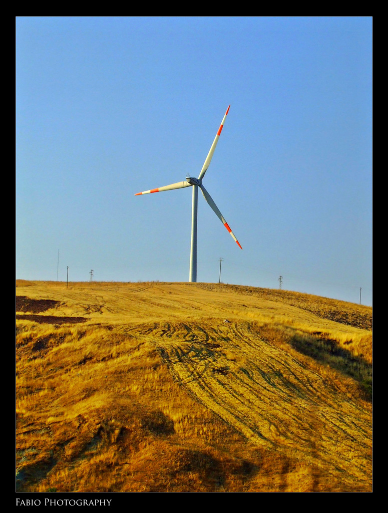 Dietro la collina