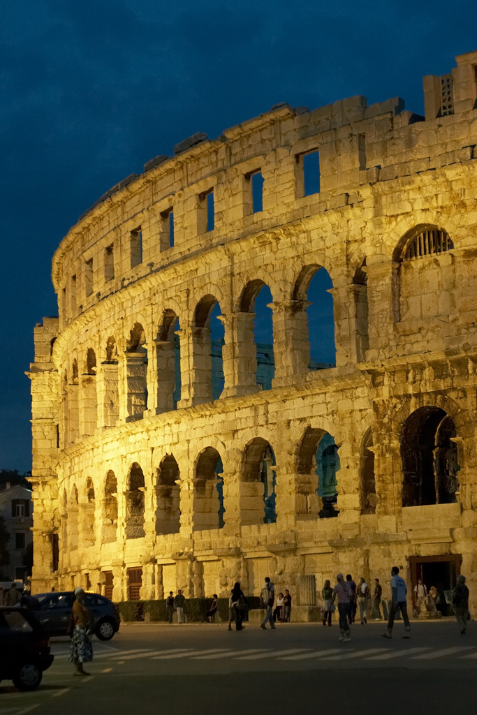 Arena di pola