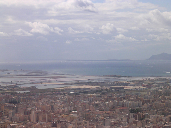 Trapani e vele all'orizzonte