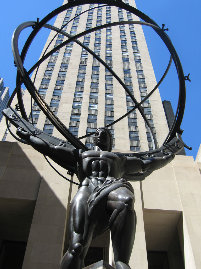 statua vicino rockfeller center