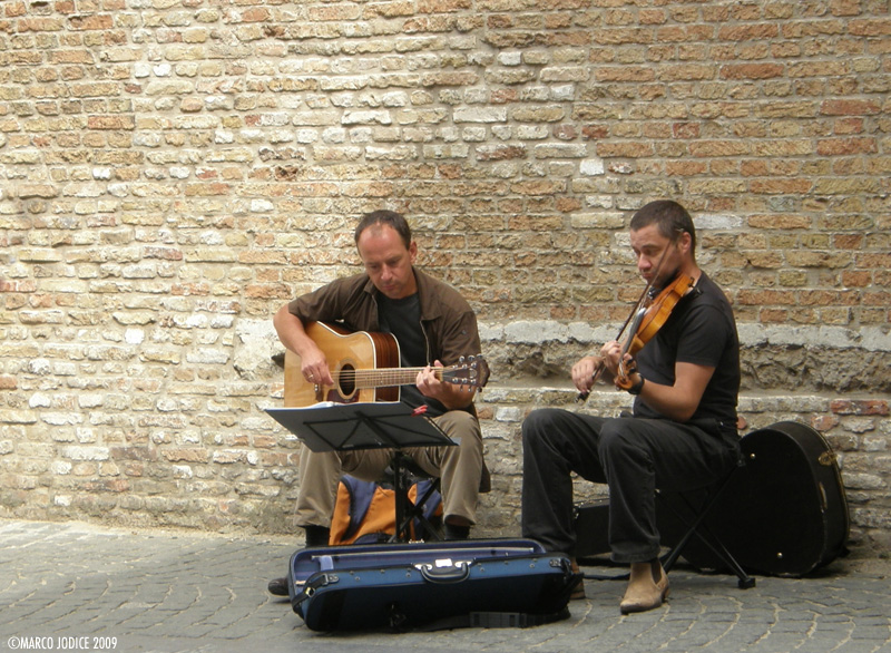 Poco pubblico