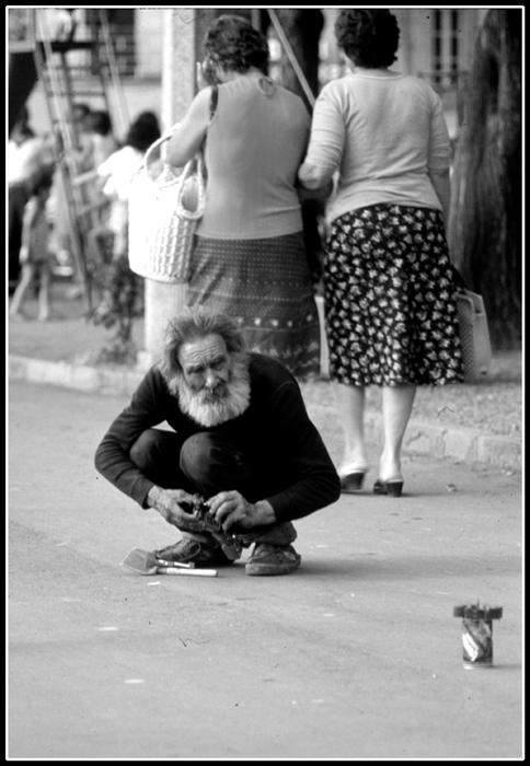 Giocando Nell'indifferenza