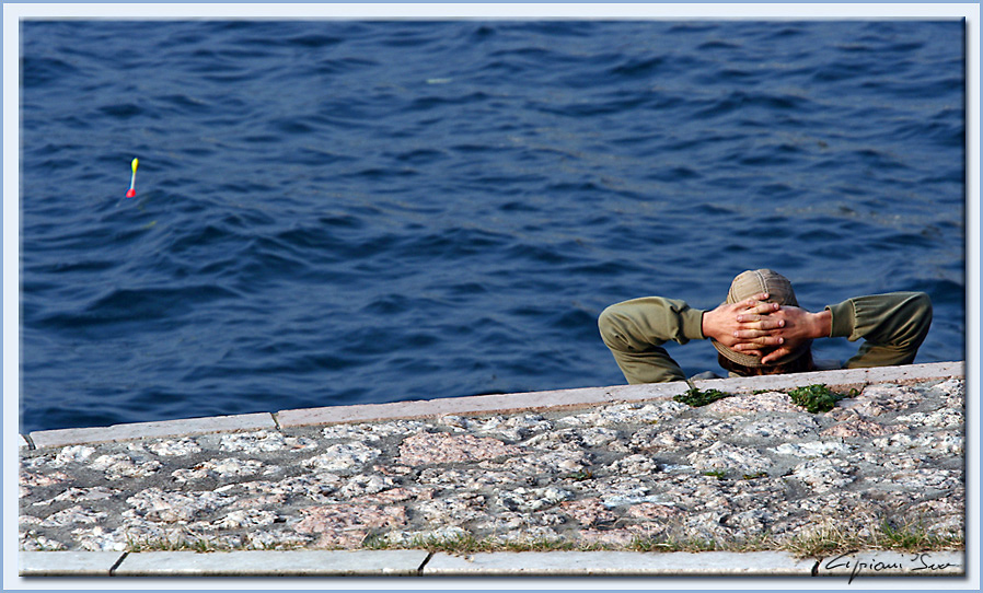 Aspettando che abbocchi.