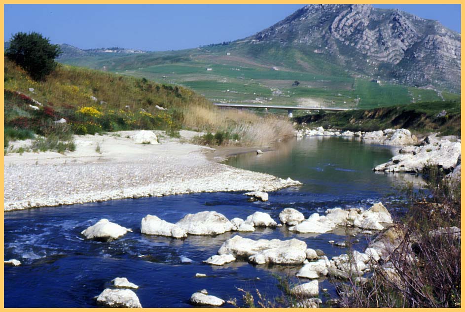 fiume e monte