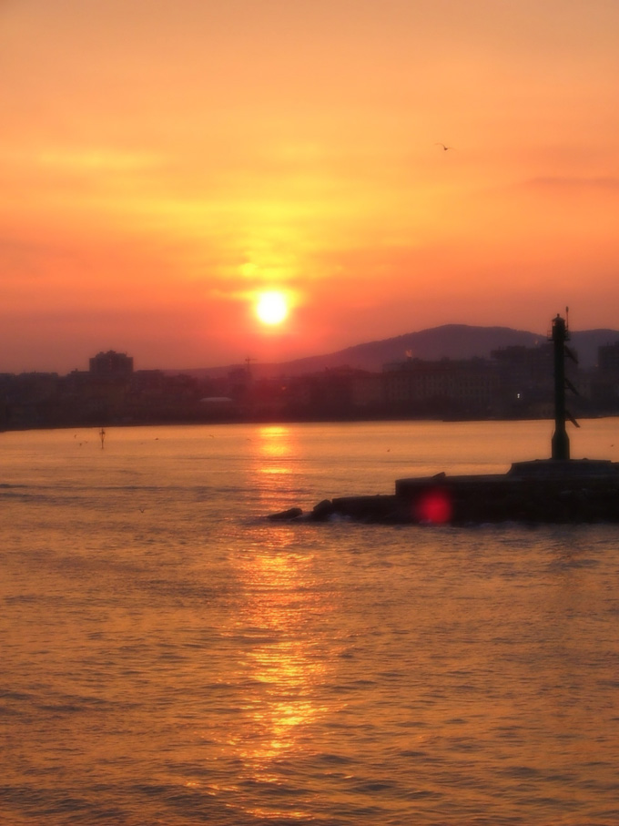 tramonto visto dalla nave