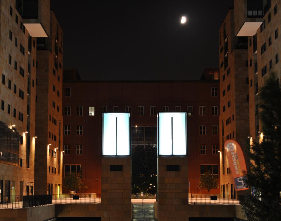 Almeno la luna ...
