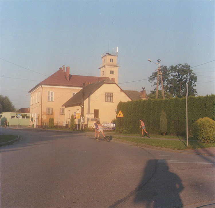 Spalle alla chiesa, Bielany, Polonia 2010