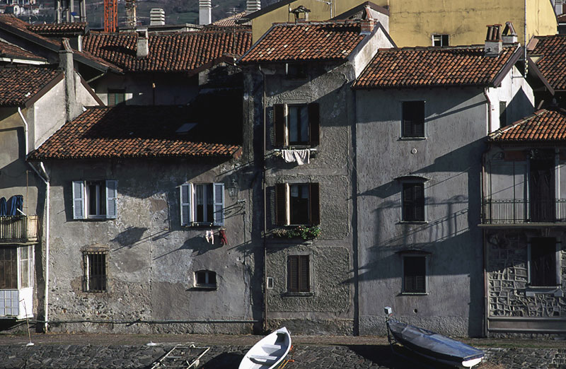 Pescarenico...muri scrostati