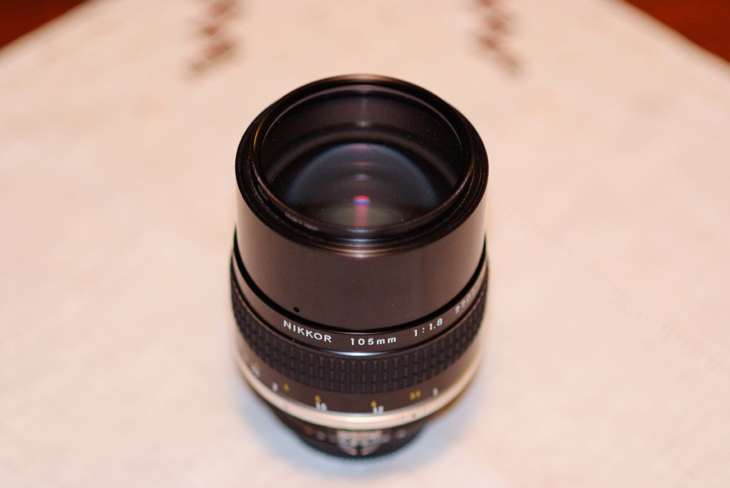 AIS 105 f/1.8