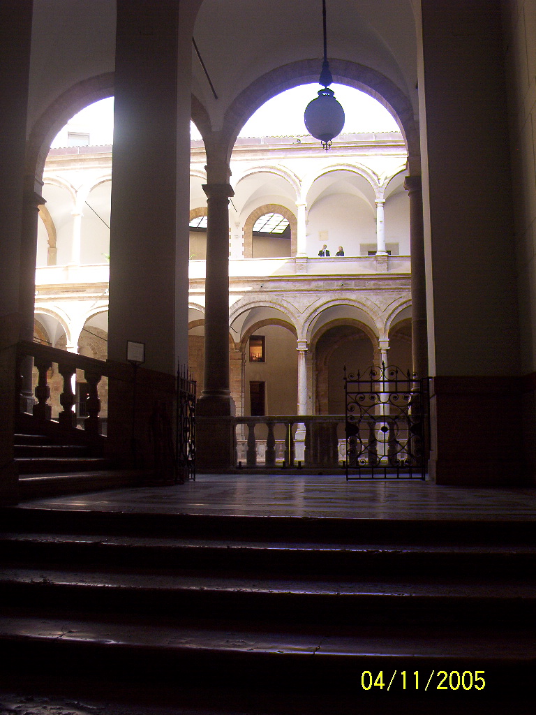interno palazzo dei normanni