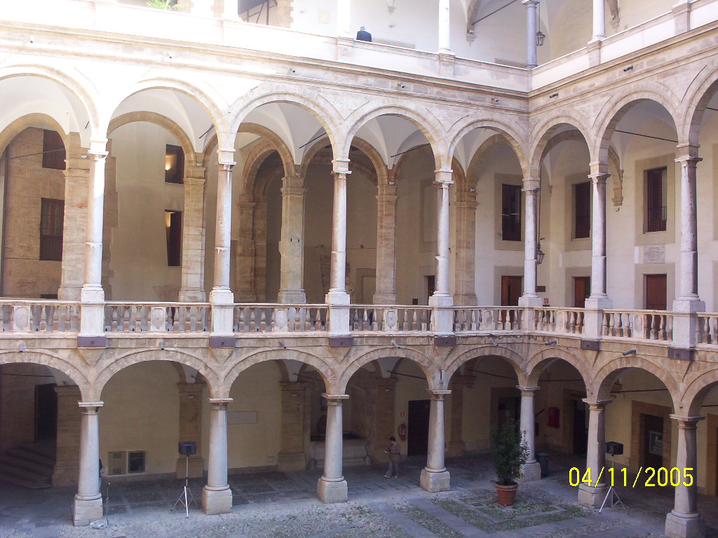 interno palazzo dei normanni 2