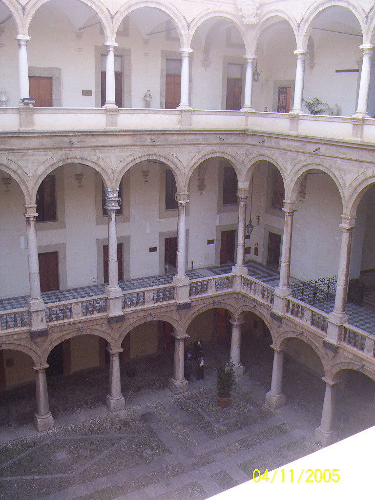 interno palazzo dei normanni 13