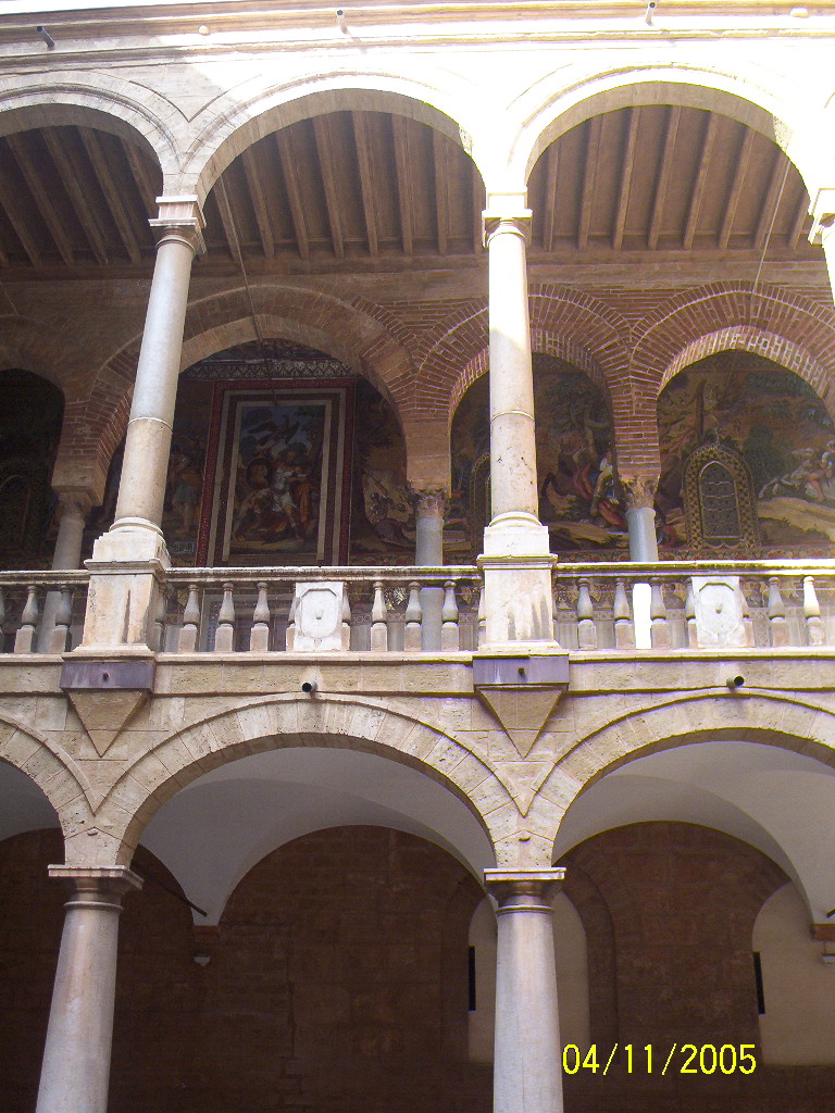 interno palazzo dei normanni 14