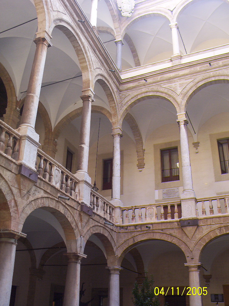 interno palazzo dei normanni 15