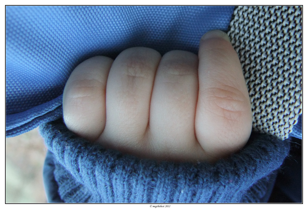 la presa sicura di un bambino