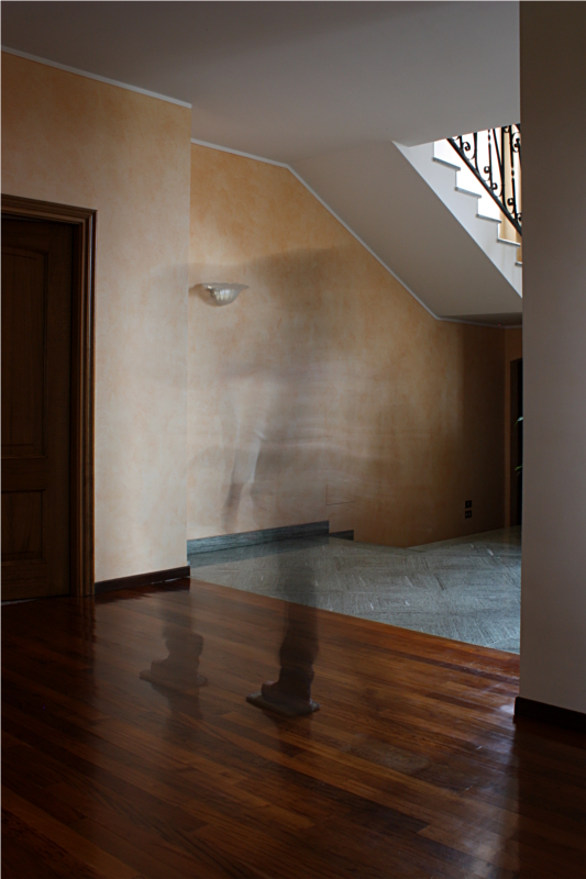 Interno con presenze... - 2
