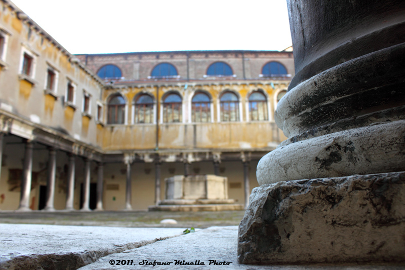 Courtyard Column