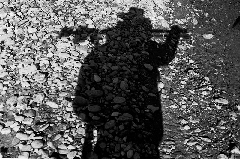 l'uomo ombra se ne v.................................