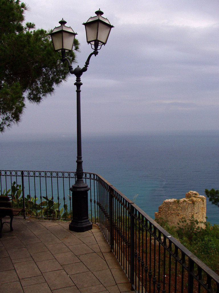 Lampione sul mare