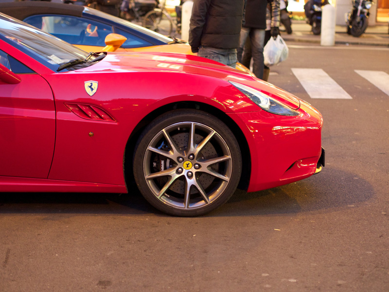 Ferrari - piazza Liberty - Milano