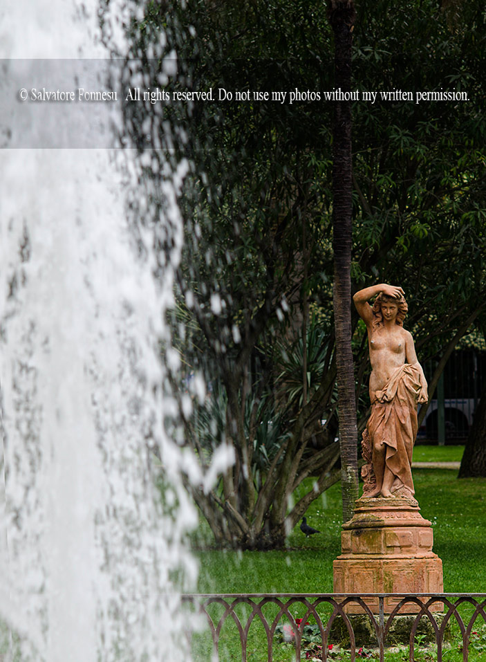 Acqua con...statua.