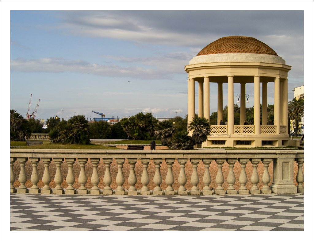 Tempietto sul mare