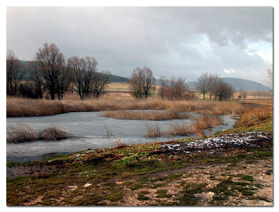 Lago di Colfiorito ghiacciato