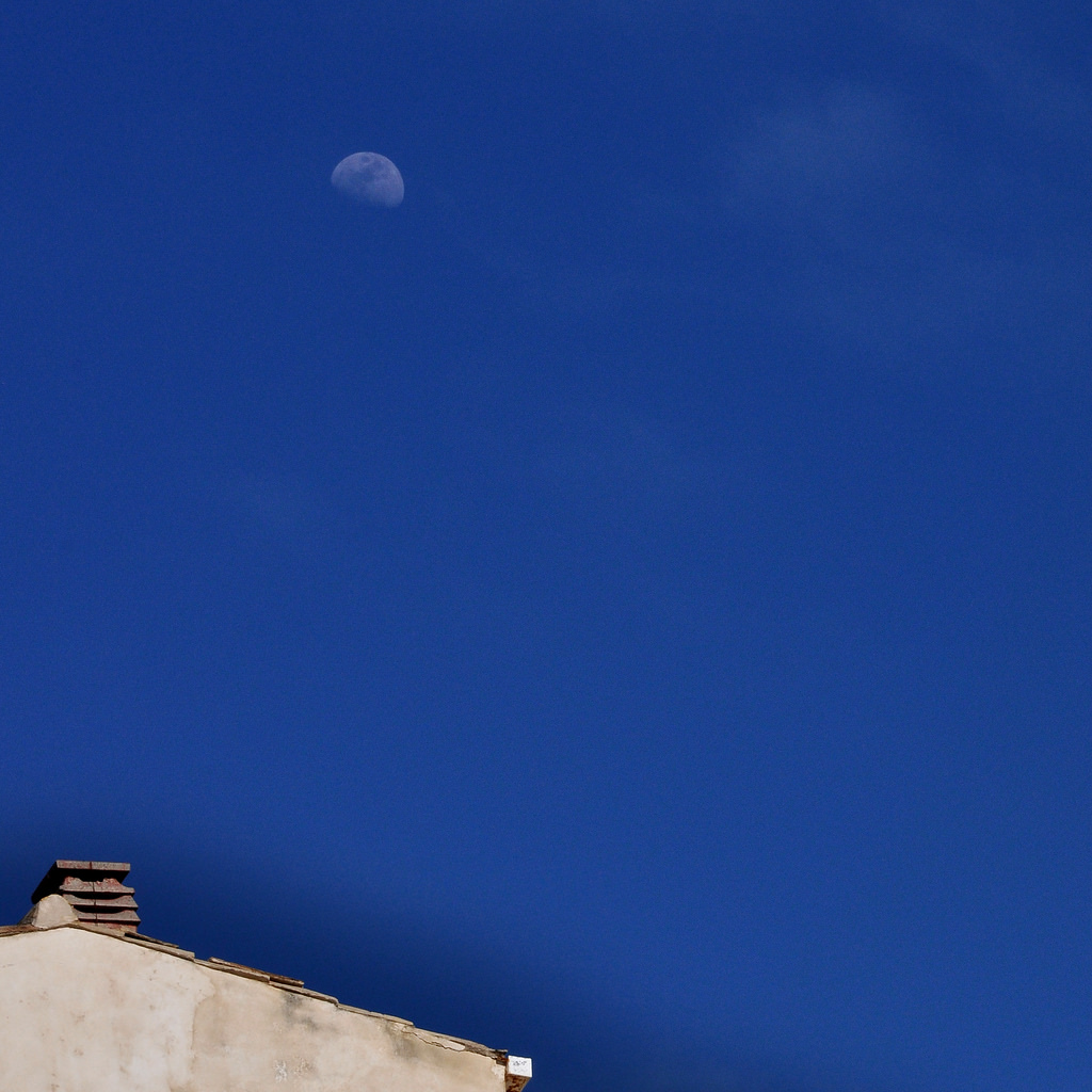 Il tetto e la luna