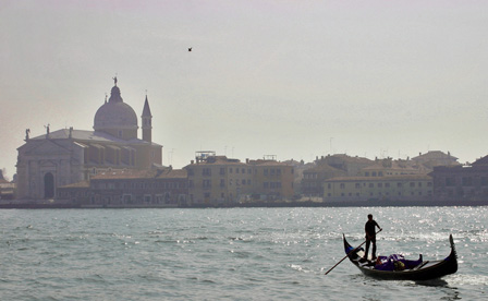 Gondola con paesaggio