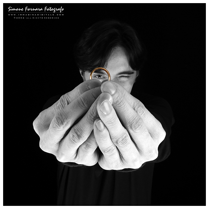 One Ring to rule them all... (di Simone Fornara)