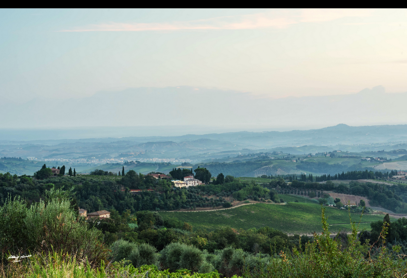 Alba nelle colline di San Gimignano.