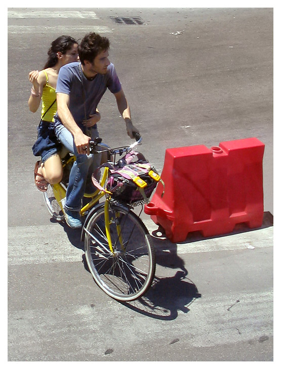 ...passeggiando in bicicletta