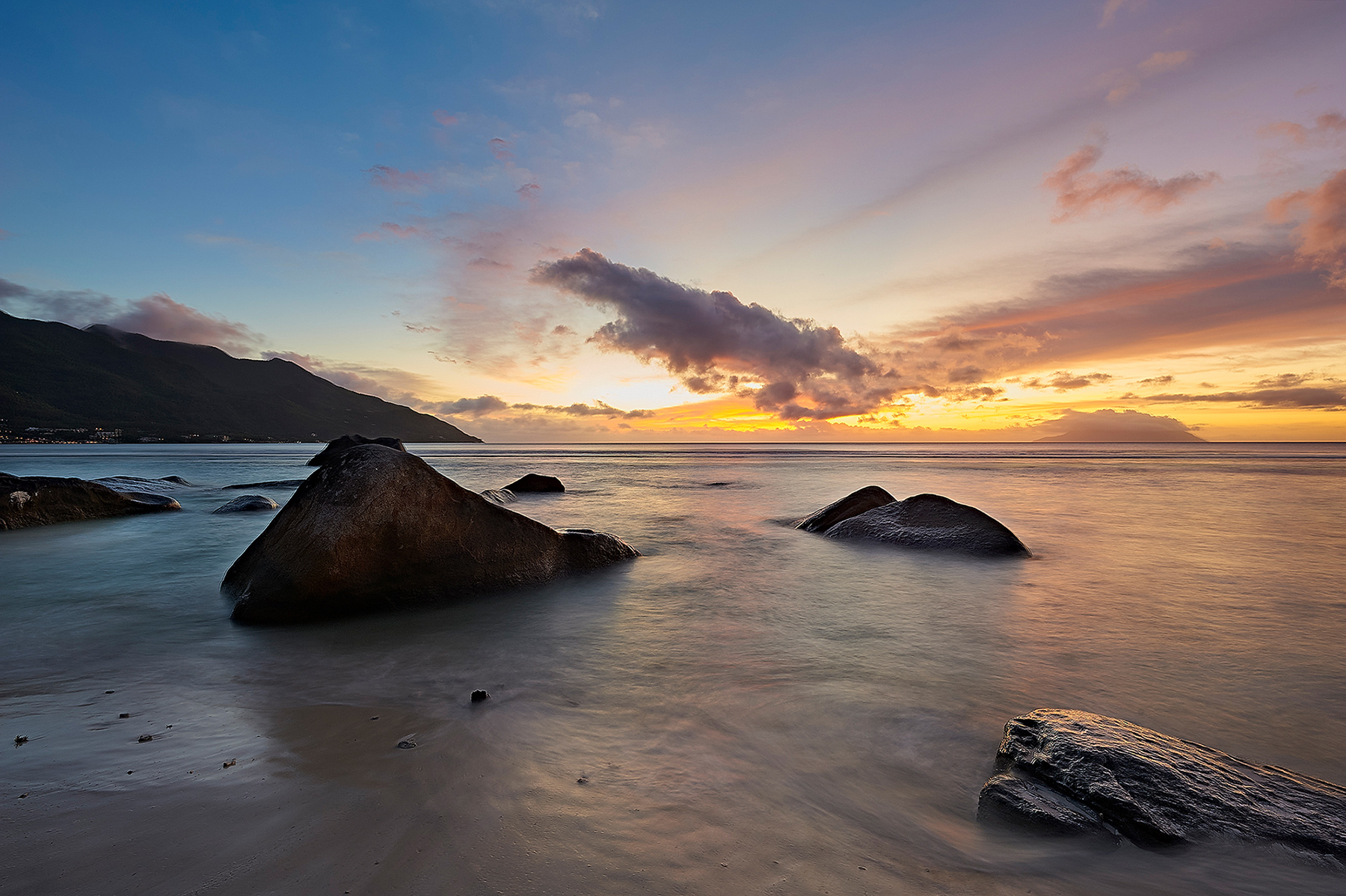 Tramono a Beau Vallon beach