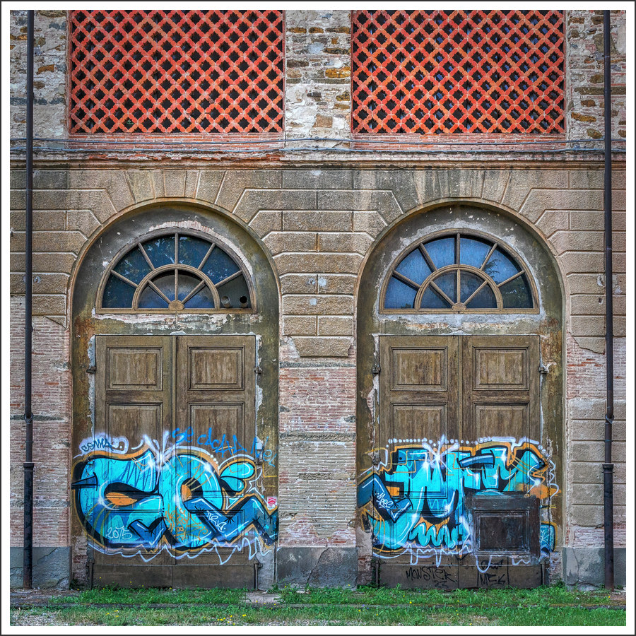 graffiti blu