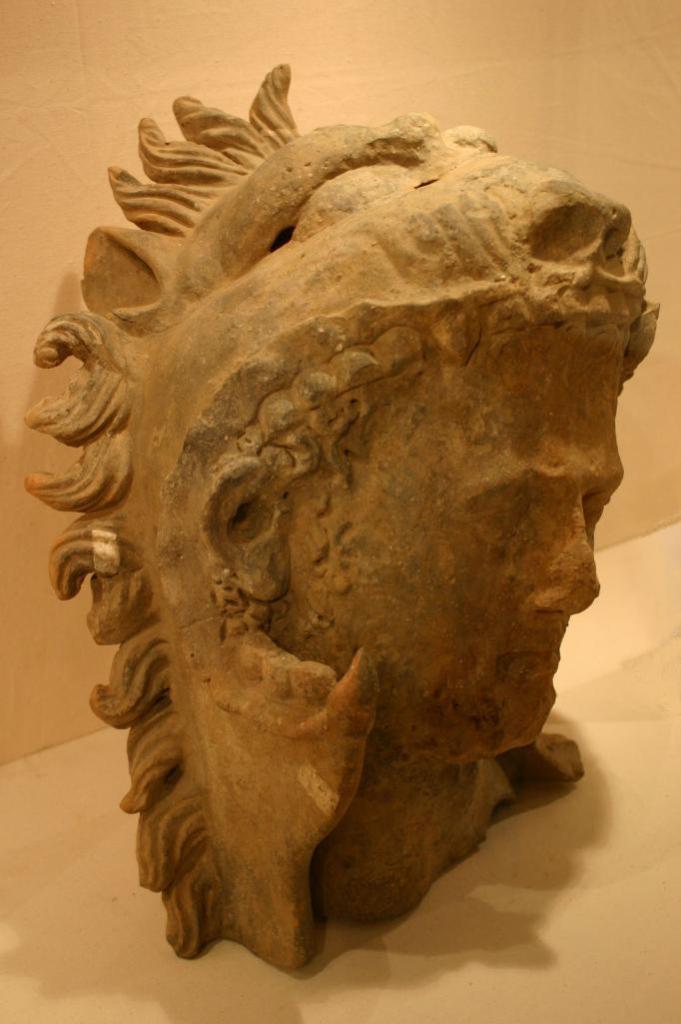 Testa bronzea di Ercole.