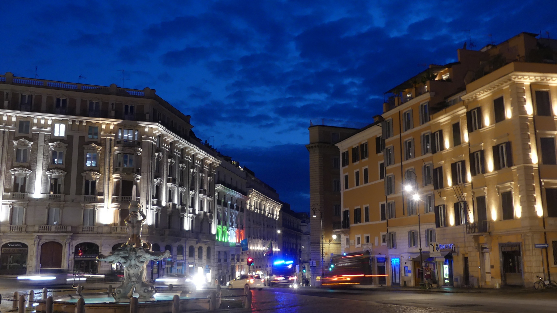 FZ300 Piazza della Repubblica notturna,