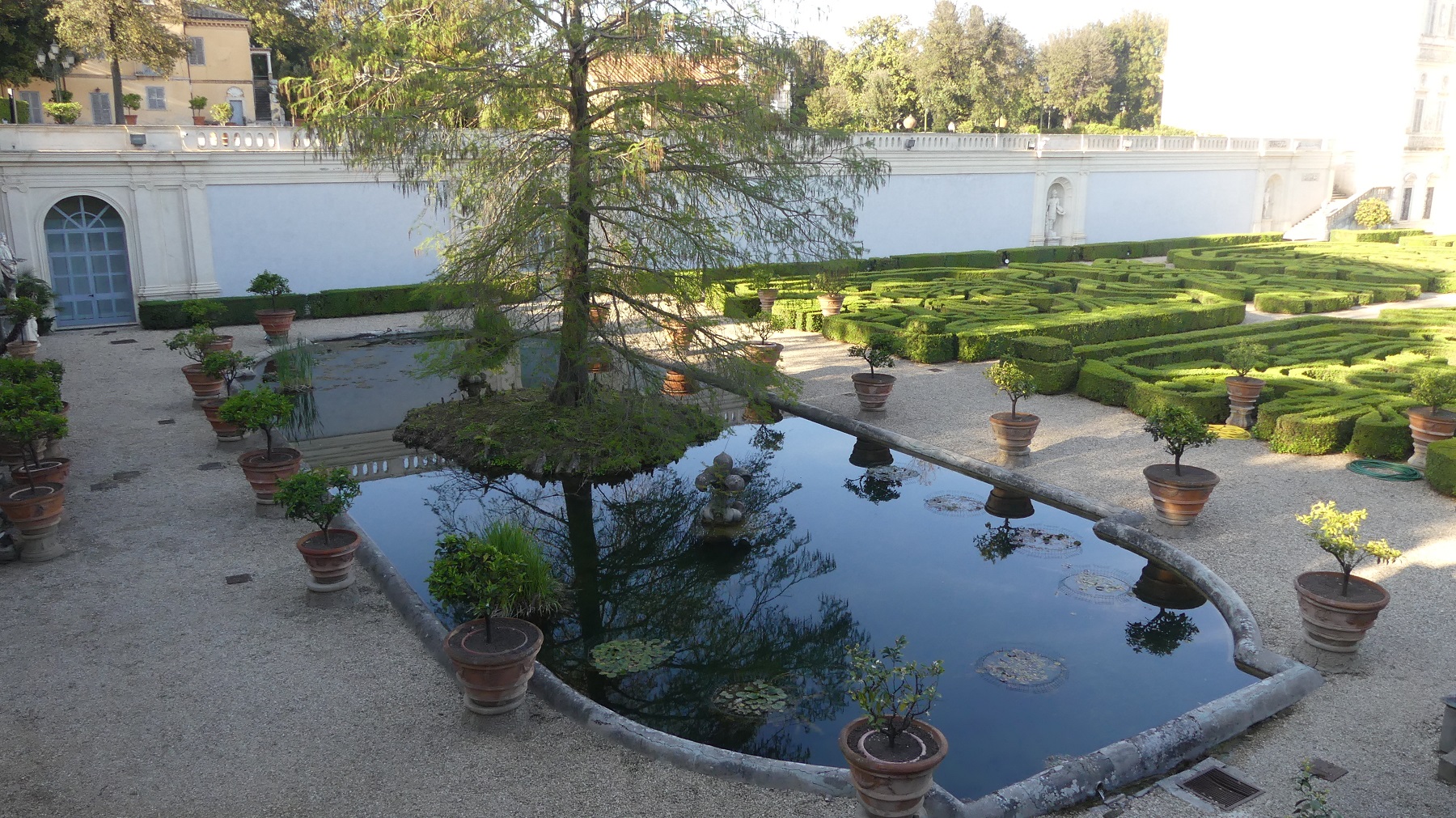 FZ300 Villa Pamphili ISO200; 4; 1/200s