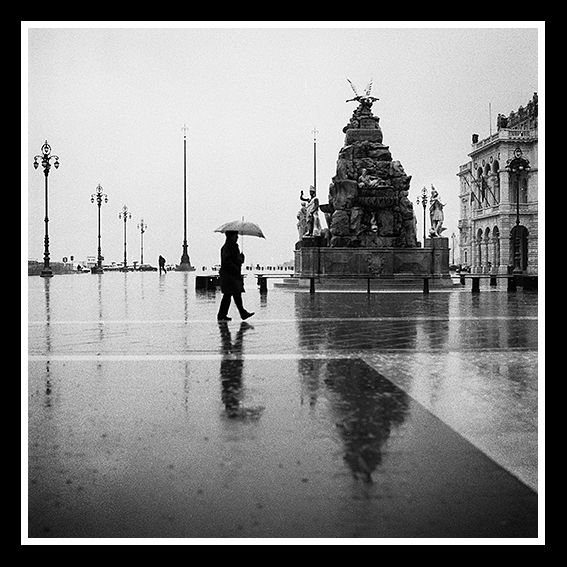 Camminando sotto la pioggia (di Giaco)