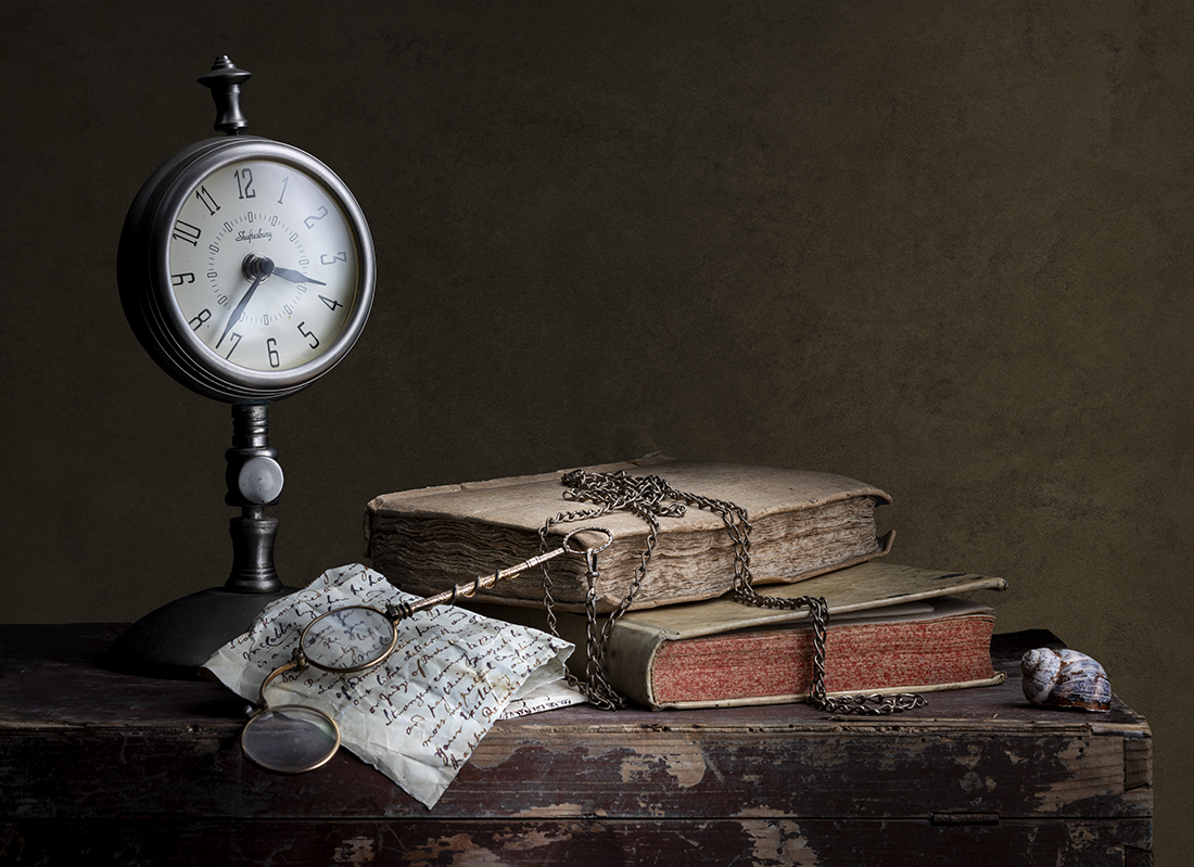 Vecchi libri e orologio