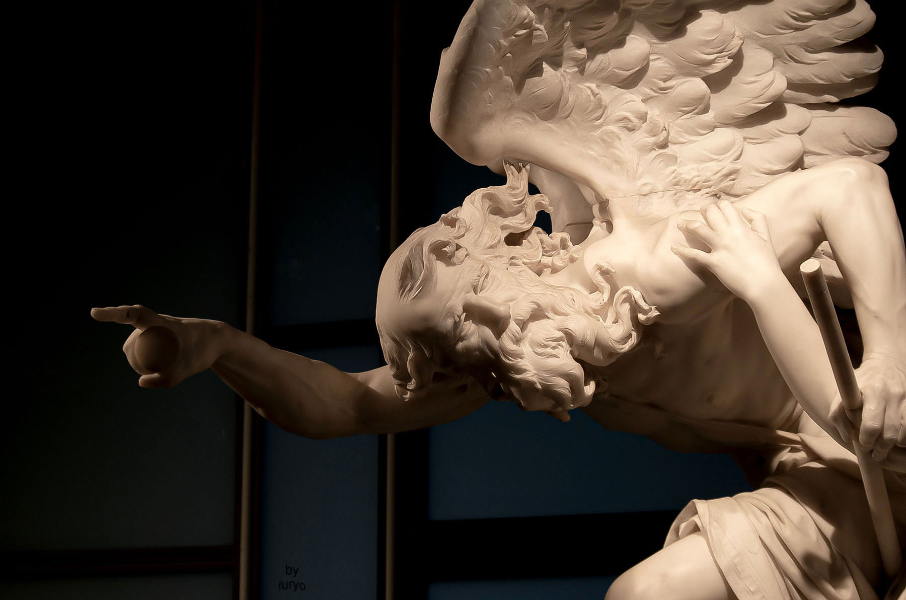 statue
