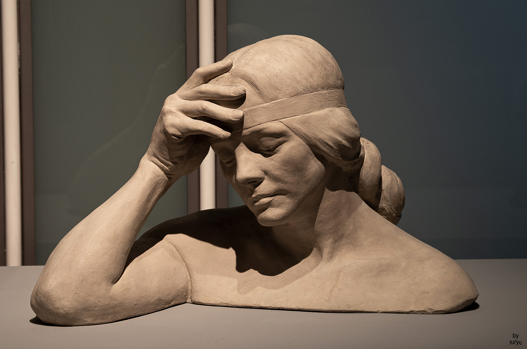 statue